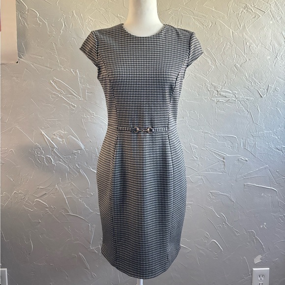 H&M Houndstooth Knee-Length Dress - Picture 2 of 9